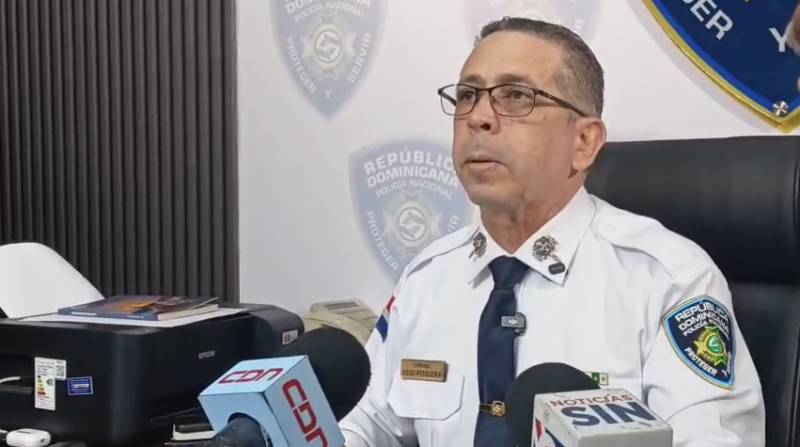 Aparece sano y salvo el niño de 4 años reportado desaparecido en Los Tres Brazos El vocero de la Policía Nacional, coronel Diego Pesqueira, ofrece declaraciones a la prensa